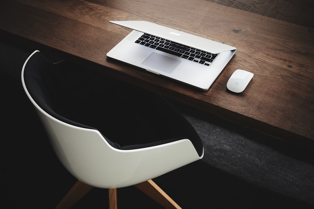 5 façons dont l'intelligence artificielle redéfinit les environnements collaboratifs dans les équipes de développement hybride