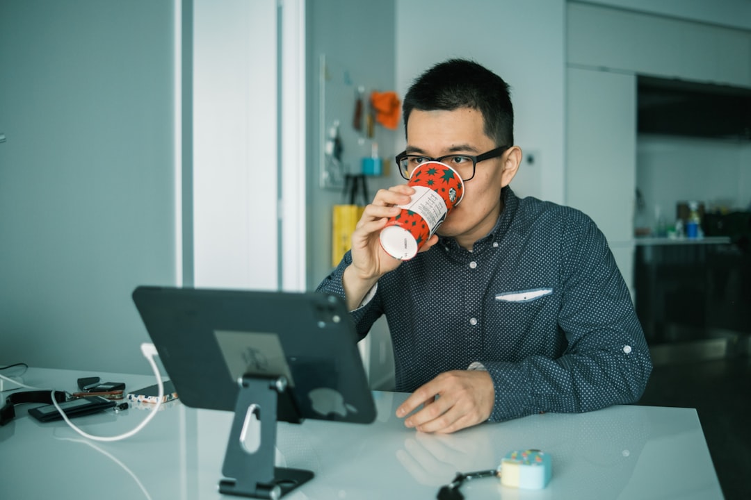 Comment l'intelligence artificielle améliore la gestion des mises à jour logicielles dans les environnements d'entreprise