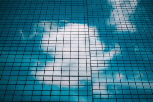 5 façons dont l'intelligence artificielle révolutionne l'optimisation des coûts dans les environnements cloud en 2024