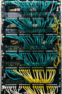 Comment l'intelligence artificielle simplifie la gestion proactive des configurations réseau dans les environnements multi-cloud