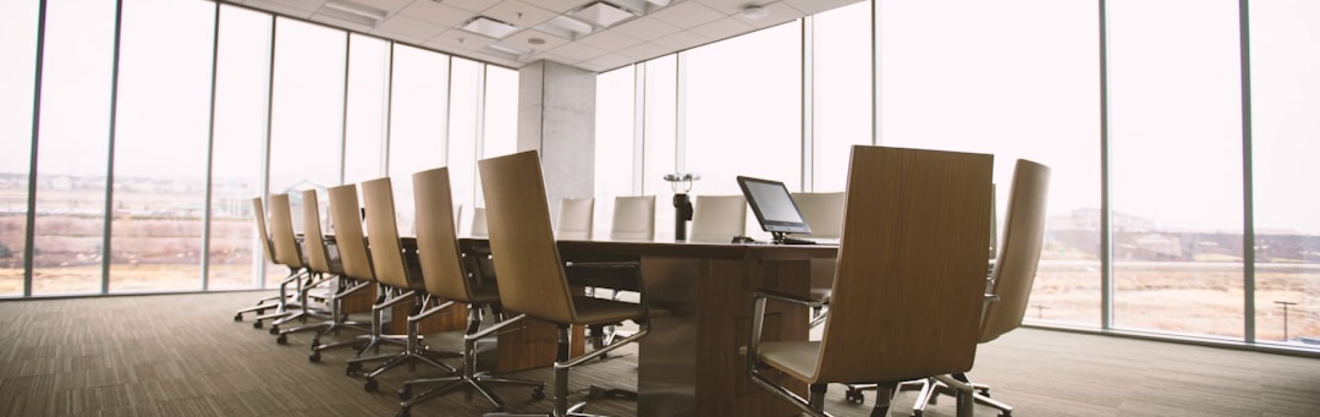 Comment les assistants IA impactent l'organisation des workflows dans les environnements cloud collaboratifs