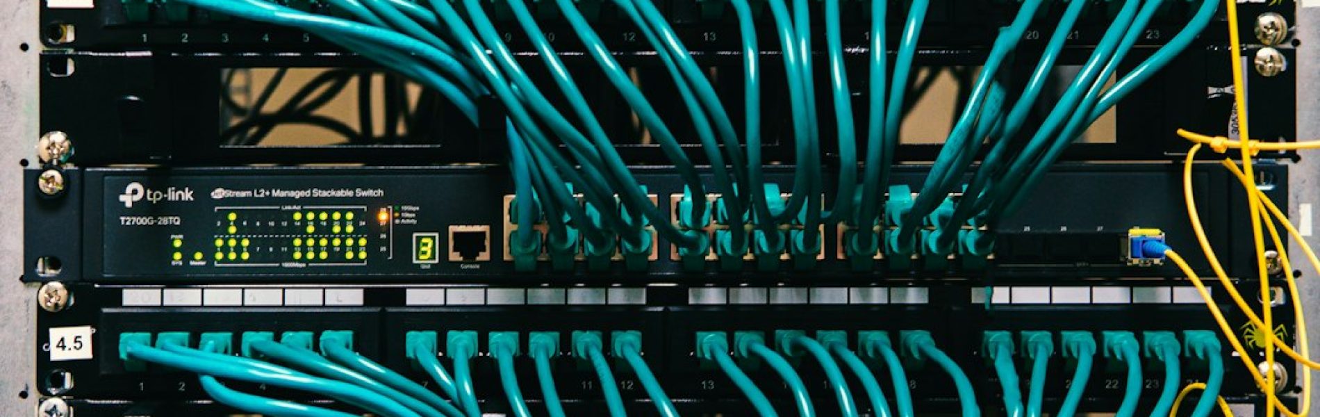 Comment l'intelligence artificielle simplifie la gestion proactive des configurations réseau dans les environnements multi-cloud