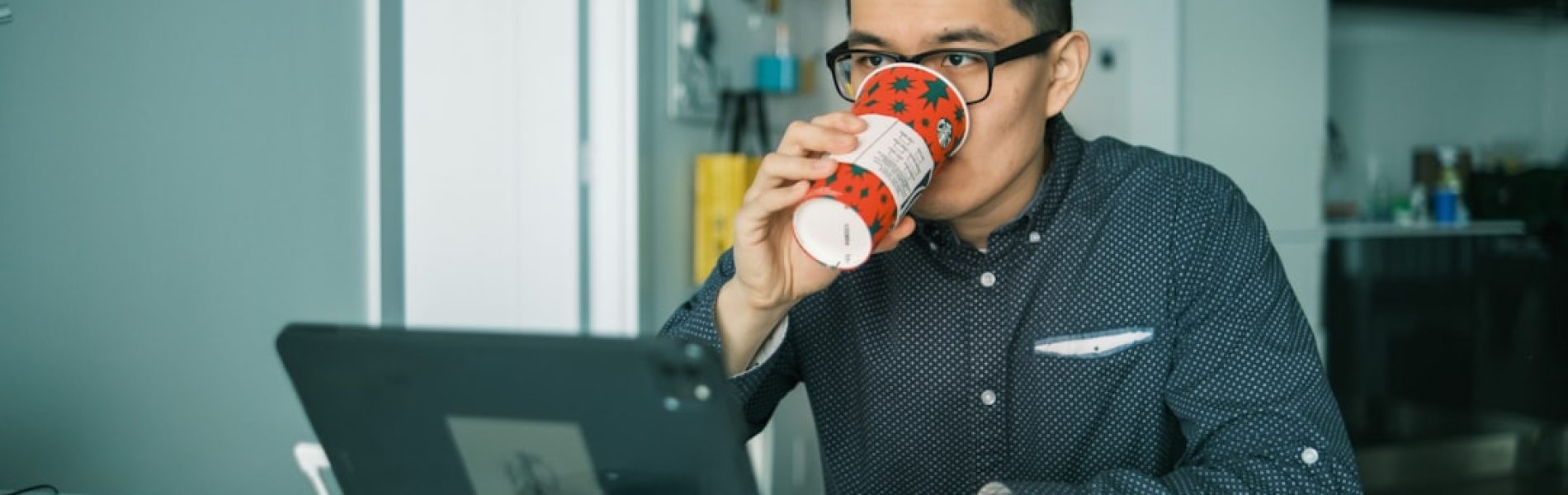 Comment l'intelligence artificielle améliore la gestion des mises à jour logicielles dans les environnements d'entreprise
